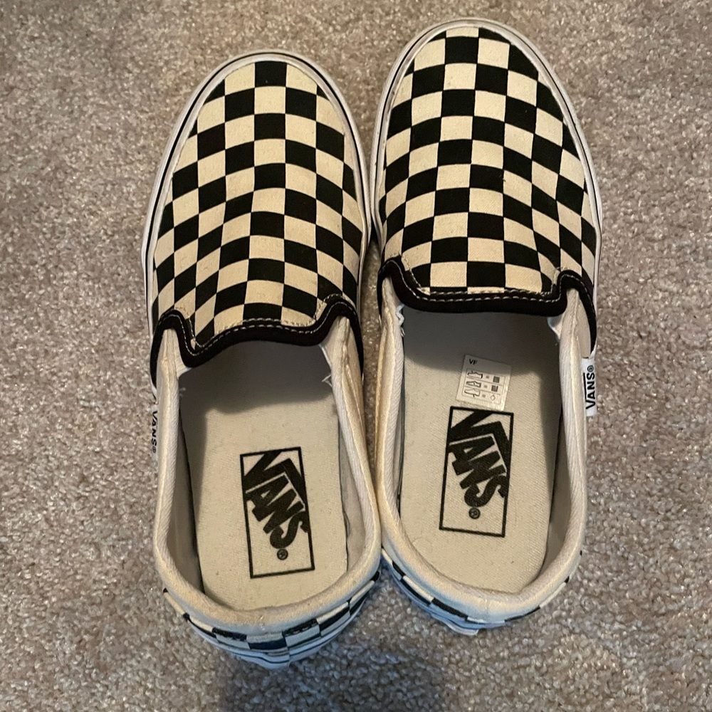 Slip on vans women’s size 6 worn a few times.